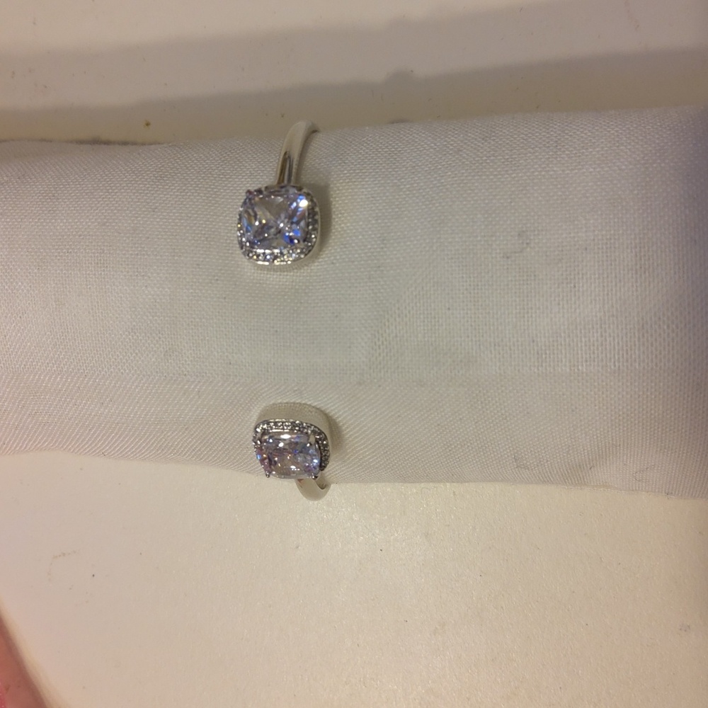 💥New💥HENRI BENDEL 🥳Host Pick🥳 Bracelet with Rhinestones - Picture 3 of 4